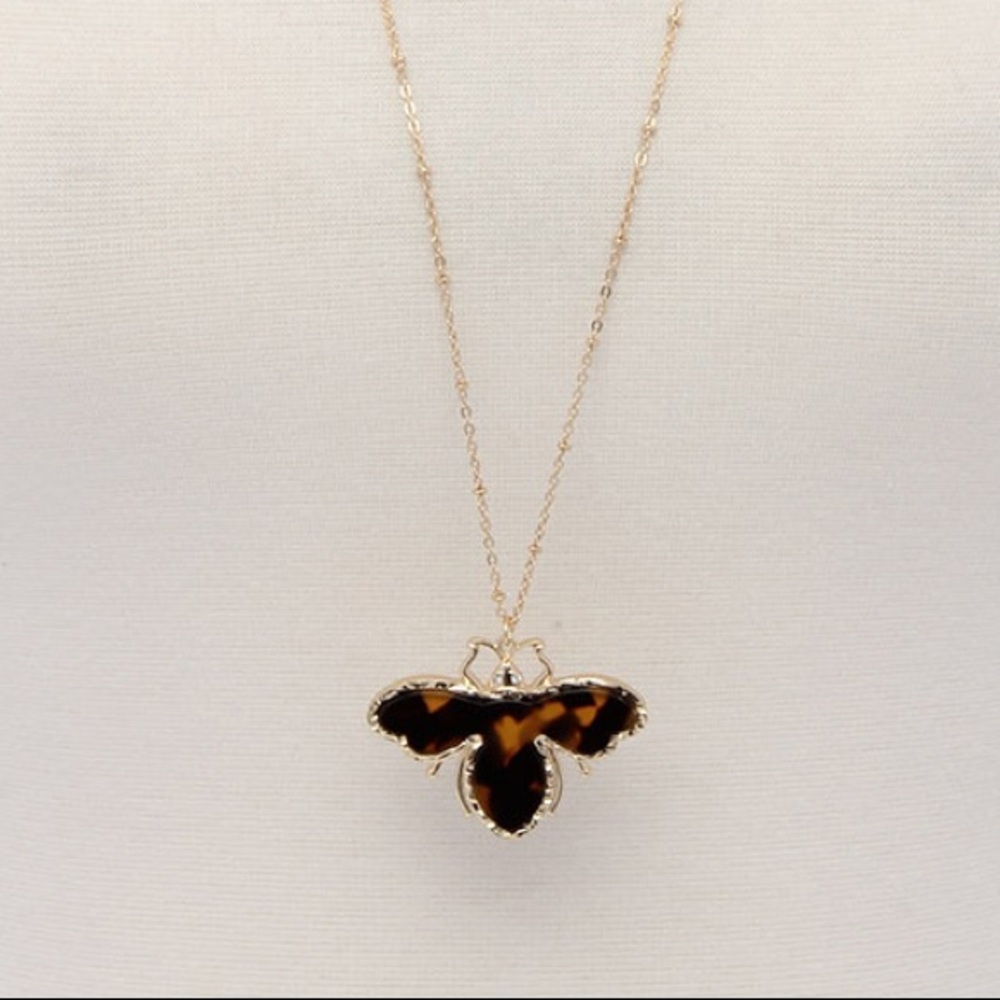NEW✨Gorgeous marbled✨insect necklace✨